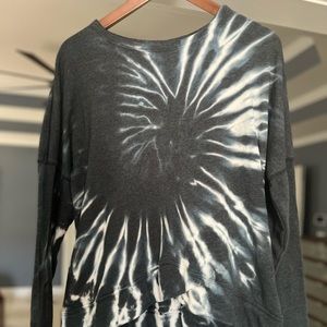 Women’s Large Navy Blue Tie-dye, tapered front, super soft sweatshirt